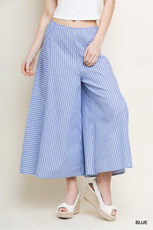 Wide leg pant with side slit