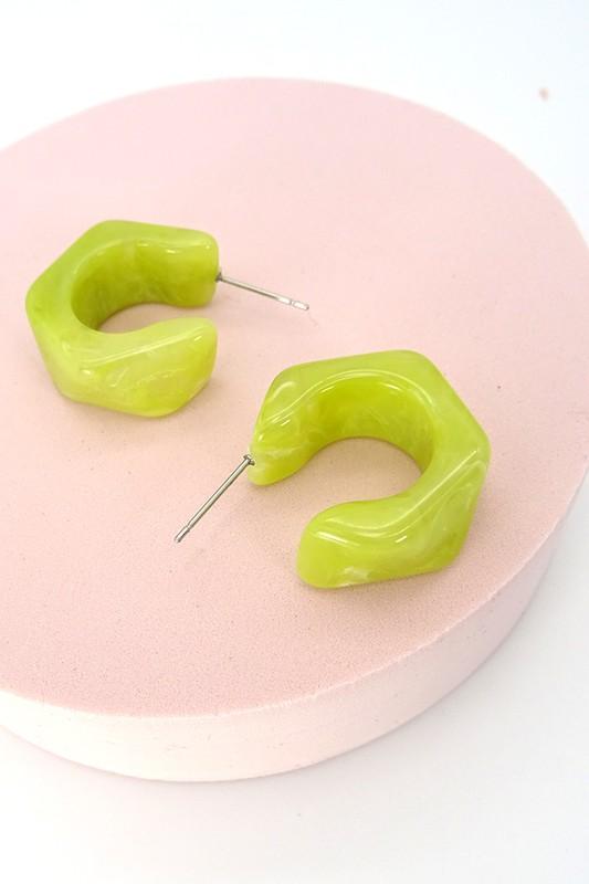 MARBLED ACRYLIC HOOP EARRINGS